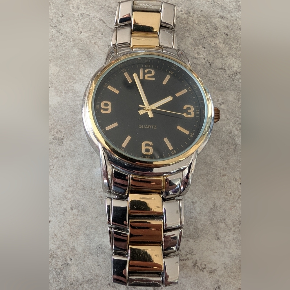 Men's Gold and Silver Tone Quartz Watch New Battery Installed